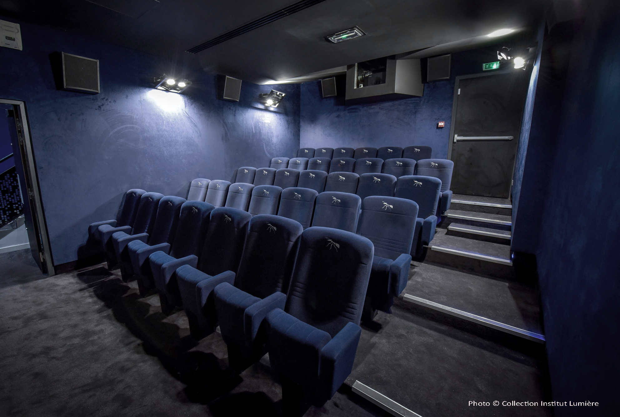 Nettoyage professionnel de fauteuils de cinéma - Cinéma de quartier